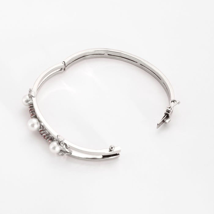 Bracelet Bracelet jonc en or gris ajouré de perles de cultures et diamants 58 Facettes LF6