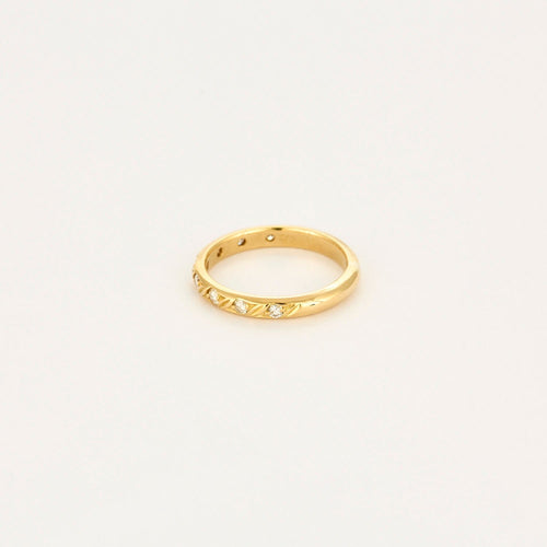 Bague 52 Bague en or jaune 18 carats ciselé et diamants 58 Facettes