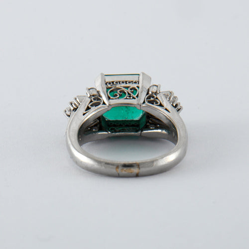 Bague 53 Bague Rétro Platine Emeraude et Diamants 58 Facettes