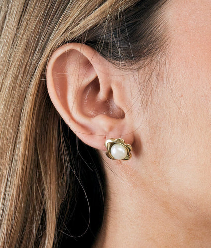 Boucles d'oreilles Boucles d'oreilles motif floral en or jaune et perle 58 Facettes BO/230141