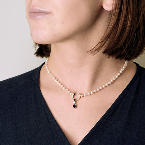 Collier Collier de perles de culture en or jaune et diamants, saphirs 58 Facettes BO/250007