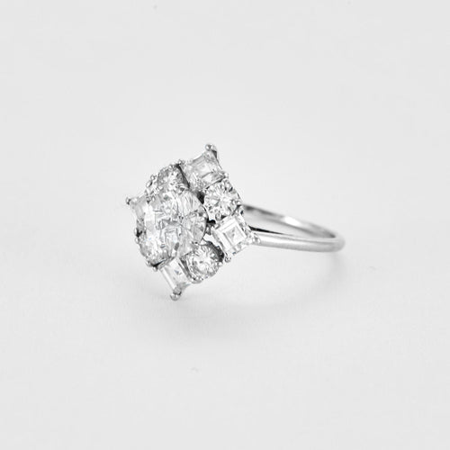 VAN CLEEF & ARPELS - Bague Fleur or blanc et diamants 58 Facettes