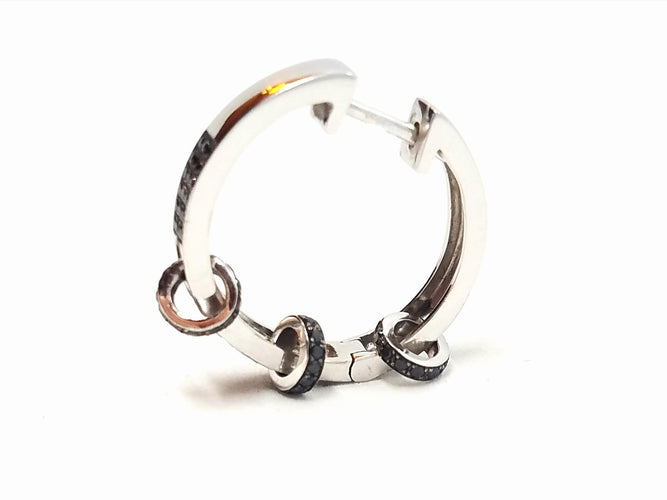 Boucles d'oreilles Asherali Knopfer - Boucle d’oreille créole en or blanc avec diamants noirs 58 Facettes 590021CN