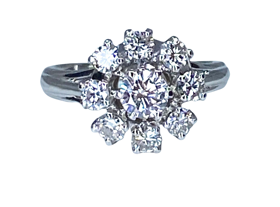 Bague marguerite en or blanc sertie de 9 diamants