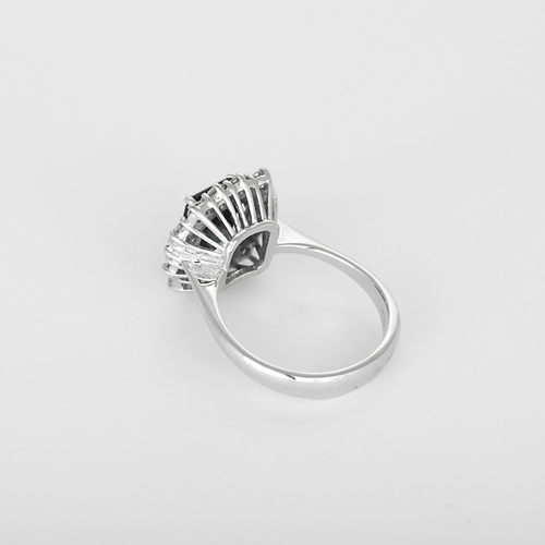 Bague 53 Bague marguerite, topaze : 2,50 carats et diamants : 0,70 carat 58 Facettes DV31450-22
