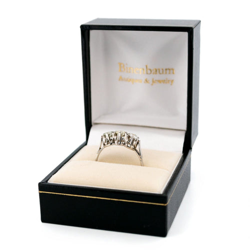 Bague 56.5 Bague rangée de diamants taille ancienne en platine 58 Facettes E21A02E8004B462299BEFEECB2F874FF