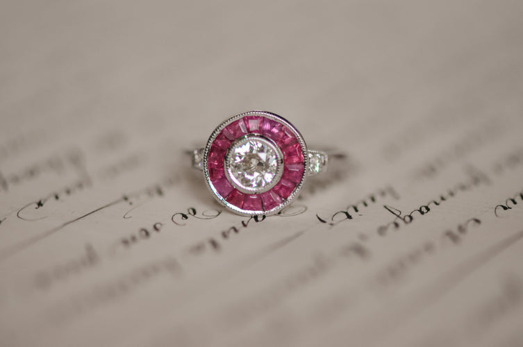 Bague 53 Bague ancienne en or blanc 18K avec rubis et diamants taille ancienne 58 Facettes