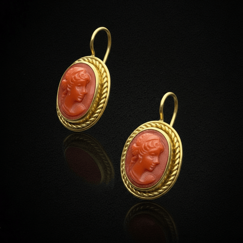 Boucles d'oreilles Boucles d’oreilles camées en or jaune 18K et corail, style Rome antique 58 Facettes