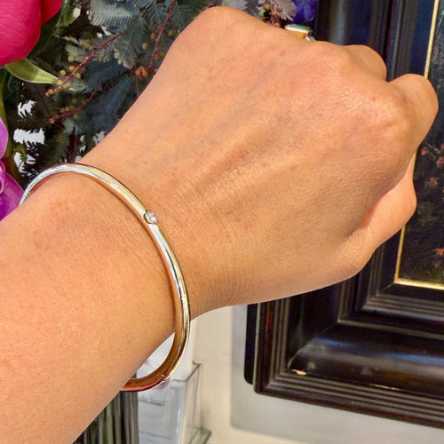 Bracelet Bracelet jonc vintage en or jaune 14k avec diamant 58 Facettes A32E310B08D74F3C88003C98E113D334