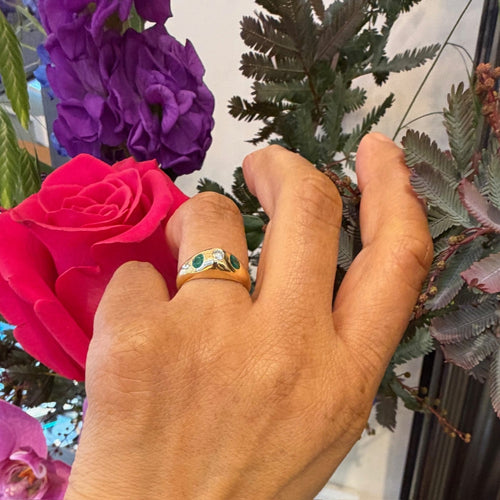 Bague 54.5 Bague gypsy vintage en or jaune 14k, émeraudes et diamant 58 Facettes F300E349D19E44378C9D6C7D8659D639