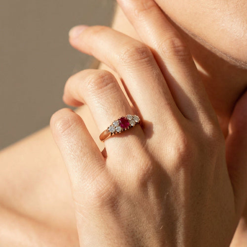 Bague 58 Bague antique rubis et diamants en or rose 14 carats 58 Facettes