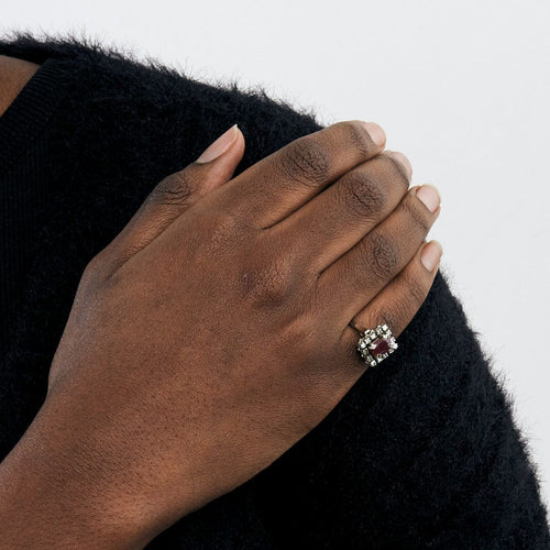 Bague Bague en platine, or gris et rubis, diamants 58 Facettes DV2027-1