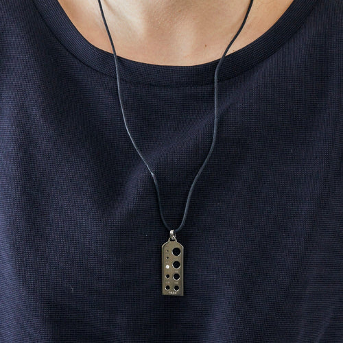 Pendentif Fred - Pendentif "Calibre" - or gris et diamants 58 Facettes DV0600-1