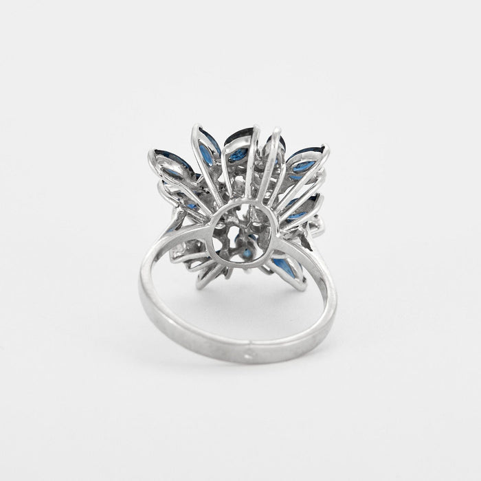 Bague 54 Bague cluster - or gris, saphirs et diamants 58 Facettes DV0597-4