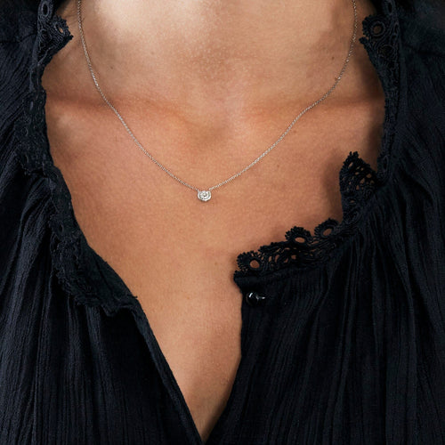 Collier Collier en or gris et petits diamants 58 Facettes DV3616-2