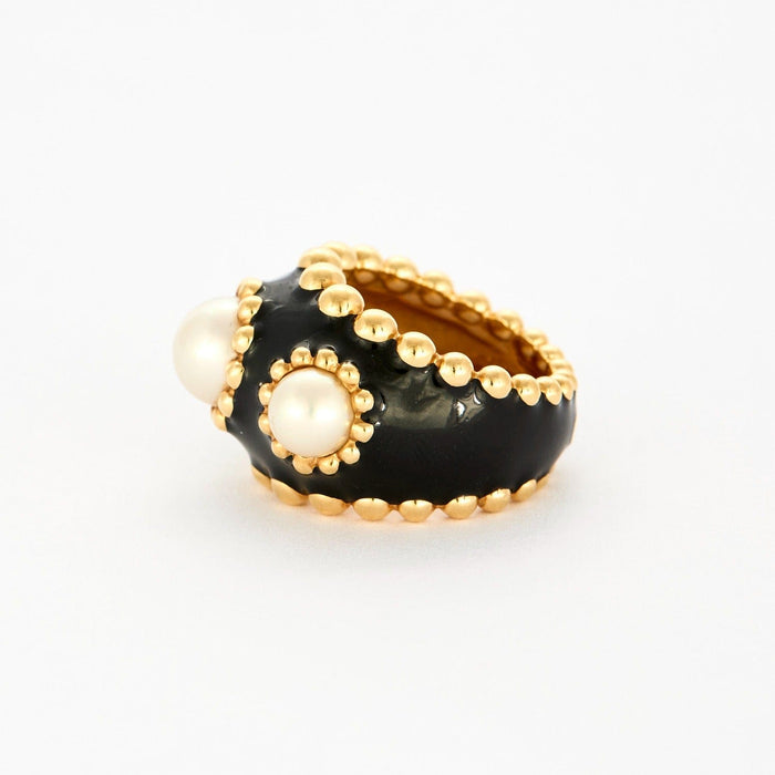 Bague 50 CHANEL - Baroque - Bague or jaune, émail noir et perles 58 Facettes DV6154-2