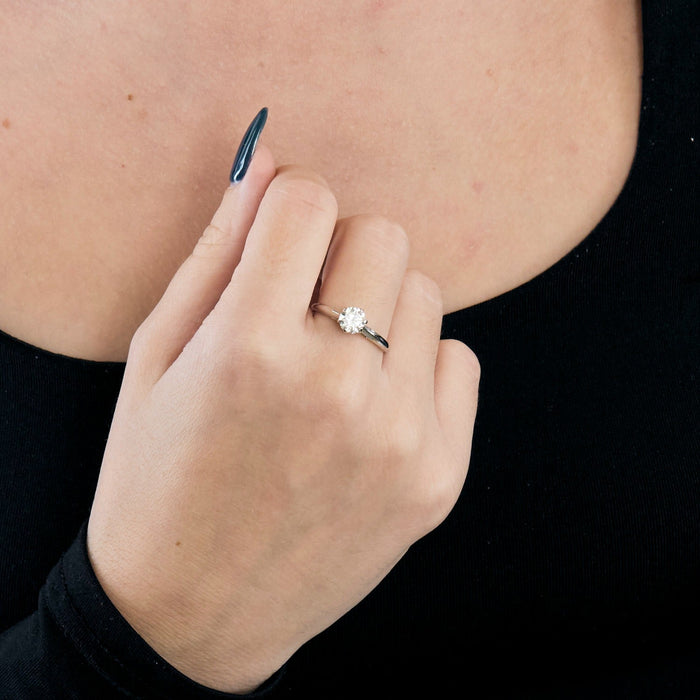 Bague solitaire en or gris  et diamant