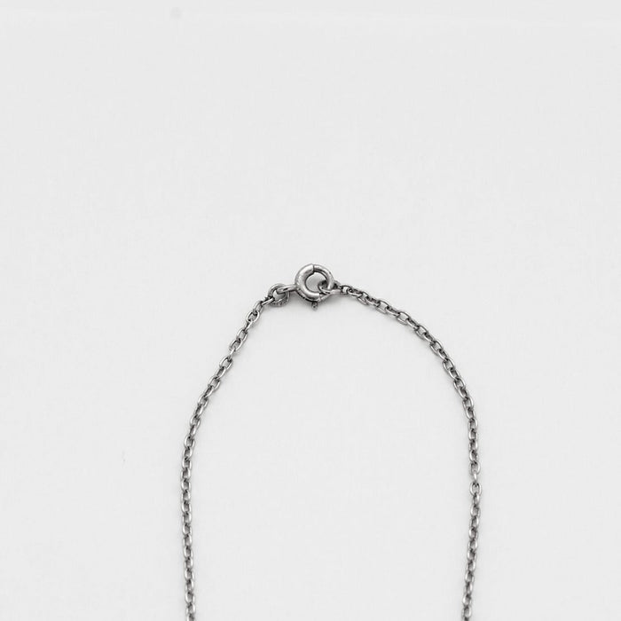 Collier négligé en or gris perles et diamants taillés en rose