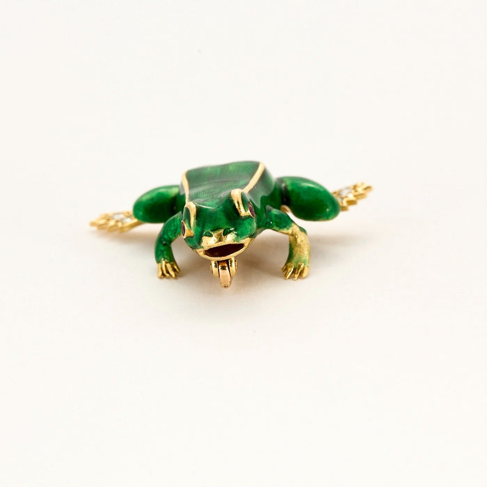 BOUCHERON - Broche Grenouille en or jaune,  rubis, diamants, émail