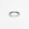 Alliance tour complet en or gris et diamants en sertis hexagonaux