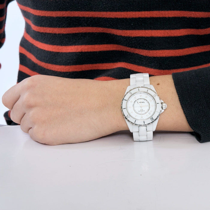 CHANEL-J12- Montre en céramique blanche et diamants