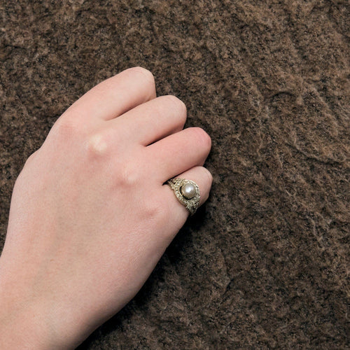 Bague Bague Art déco, deux ors, perle bouton et diamants 58 Facettes DV8895-2