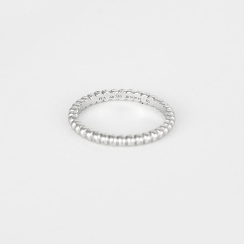 Bague 50 VAN CLEEF & ARPELS - Alliance perlée petit modèle en or gris 58 Facettes DV8685-2-50-2