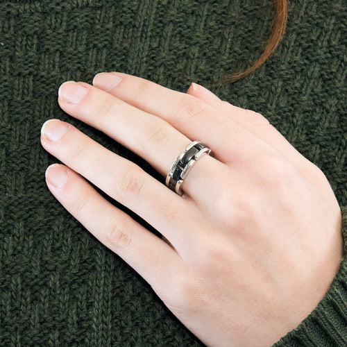 Bague 55 CHANEL - Ultra - Bague souple or blanc et céramique 58 Facettes DV0882-2-DV0882-1