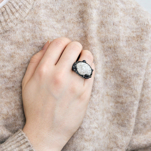 Bague 52 ROBERTO COIN - Bague dôme or blanc, saphir, diamants, cabochon de cristal de roche 58 Facettes DV0770-11-52-1