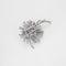 Broche Broche fleur, or blanc et diamants 58 Facettes DV0770-13