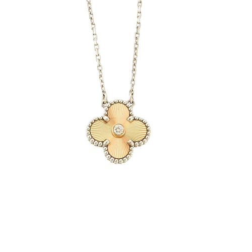 Collier VAN CLEEF & ARPELS - Vintage Alhambra - Holiday Pendant 2024 - Collier en or blanc et or rose guilloché 58 Facettes DV0830-18