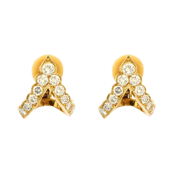 BULGARI - Boucles d’oreilles en or jaune  et diamants. 