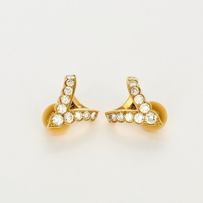 BULGARI - Boucles d’oreilles en or jaune  et diamants. 