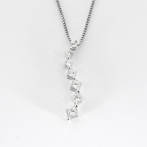 Collier Collier en or gris et pendentis diamants 58 Facettes DV0996-3