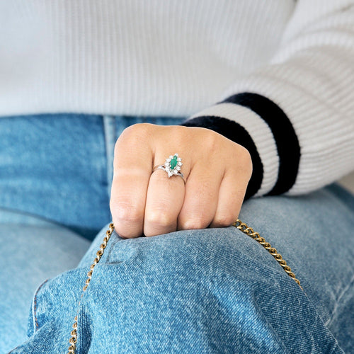 Bague 52.5 Bague marquise en or blanc, émeraude et diamants 58 Facettes DV14804-2-525-3