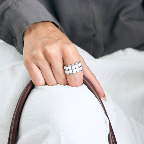 Bague 53 Chanel- Ultra - Grand modèle -  Bague en or blanc et céramique 58 Facettes DV6353-2