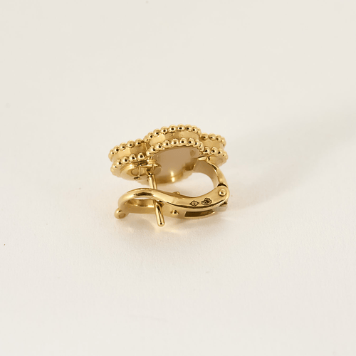 Boucles d'oreilles VAN CLEEF & ARPELS - Vintage Alhambra - Paire de boucles d'oreilles en or rose et nacre 58 Facettes DV16288-4