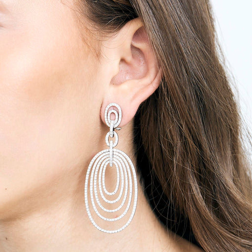 Boucles d'oreilles girandoles en or blanc et diamants 58 Facettes DV16301-5