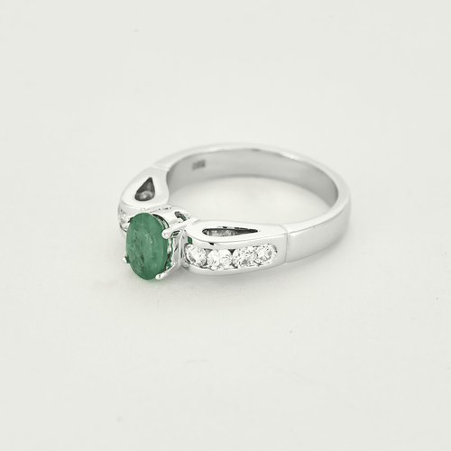 Bague 53 Bague en or gris, émeraude et diamants 58 Facettes DV16304-1