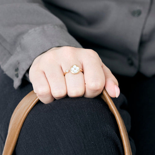 Bague 51 Louis Vuitton - Bague Mini Sun Color Blossom, or rose, nacre et diamant 58 Facettes DV15412-2