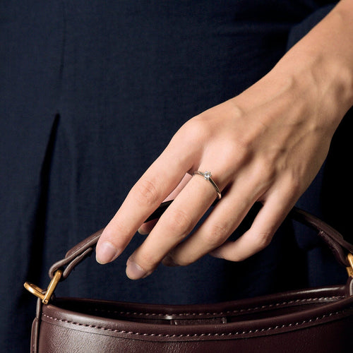 Bague 52 Tiffany & Co. Bague Solitaire en platine et diamant 58 Facettes DV17242-1