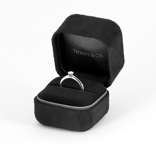 Bague 52 Tiffany & Co. Bague Solitaire en platine et diamant 58 Facettes DV17242-1
