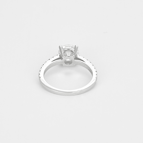 Bague solitaire en or gris et diamants