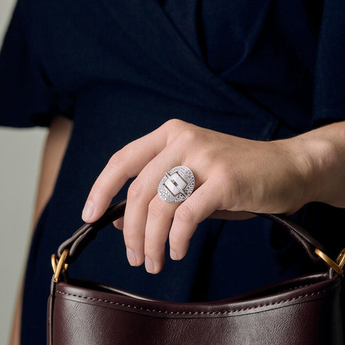 CHANEL - Ultra - Bague en or blanc, diamants et céramique blanche