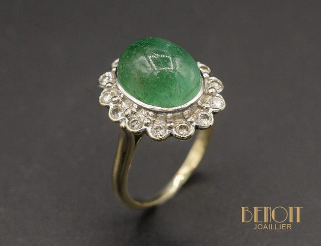 Bague 49.5 Bague Pompadour en or blanc et jaune, émeraude cabochon et diamants 58 Facettes A10322