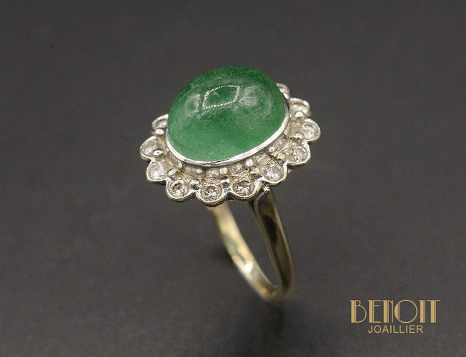 Bague 49.5 Bague Pompadour en or blanc et jaune, émeraude cabochon et diamants 58 Facettes A10322