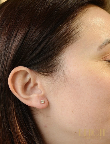 Boucles d'oreilles Boucles d'oreilles puces en or jaune et diamants 58 Facettes A10509