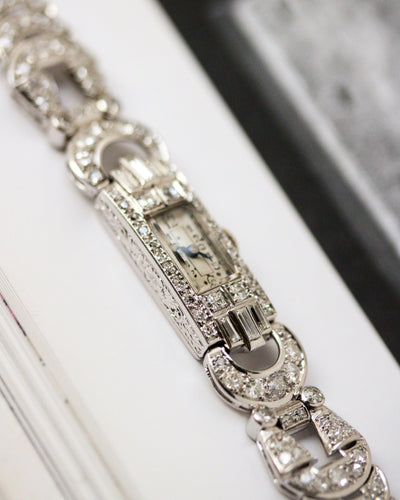 Montre Montre Art Déco en platine pavée de diamants 58 Facettes A10571