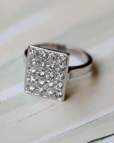 Bague 56.5 Bague Art Déco rectangle pavée en or blanc et diamants 58 Facettes A11240