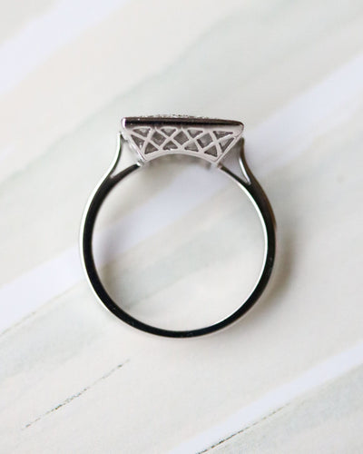 Bague 56.5 Bague Art Déco rectangle pavée en or blanc et diamants 58 Facettes A11240